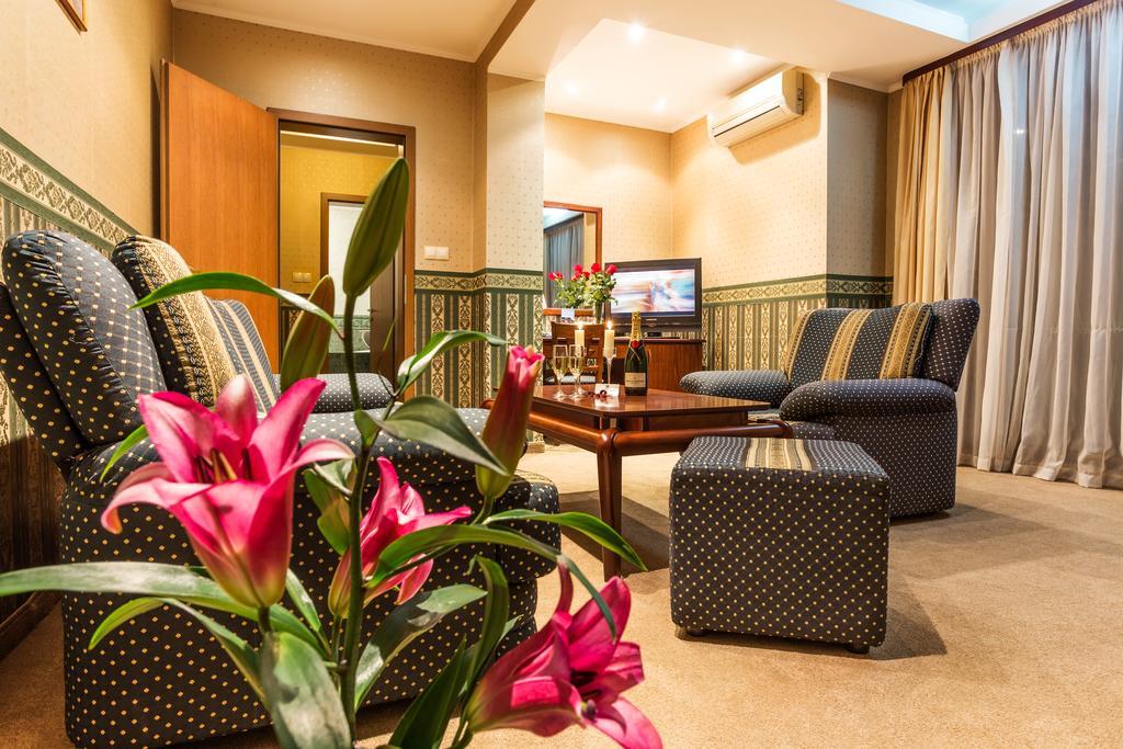 Chateau Montagne Hotel Troyan Trojan Kültér fotó